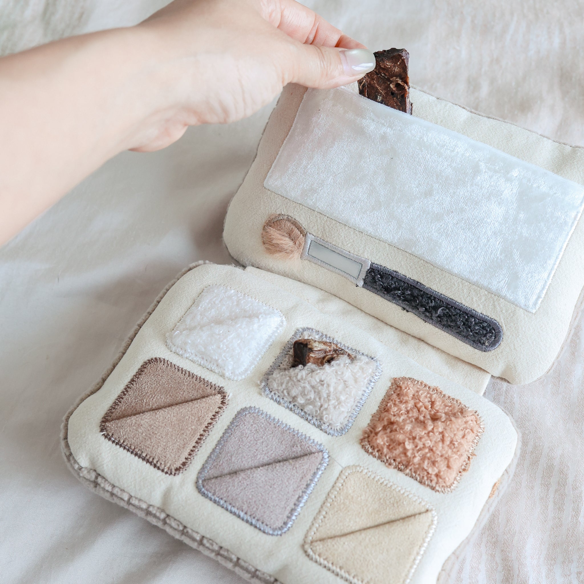 EYESHADOW PALETTE