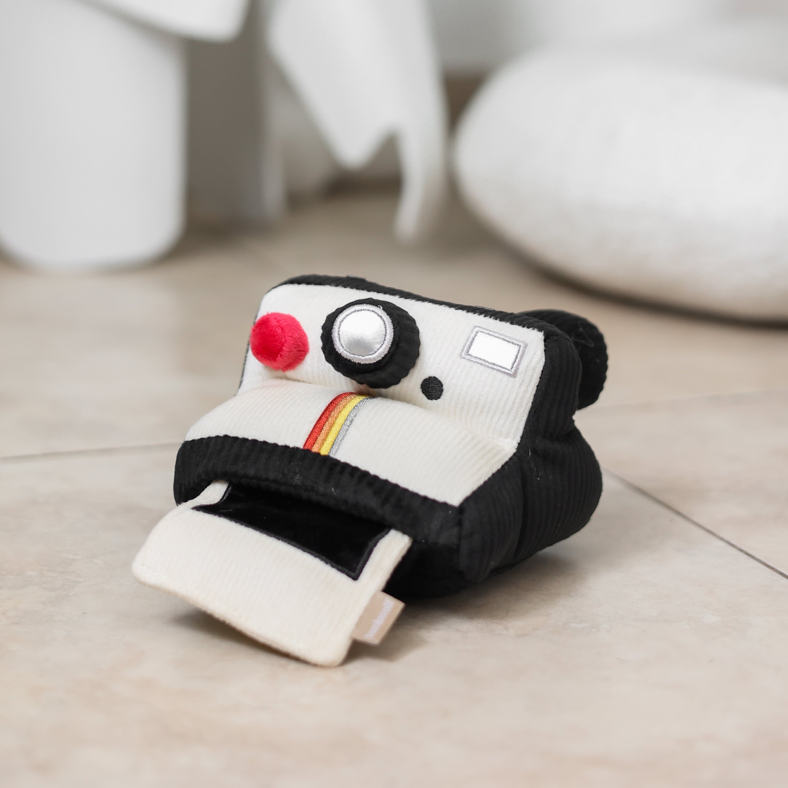 INSTANT CAMERA